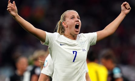 Beth Mead celebra con Inglaterra en la Euro 22