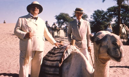 Peter Ustinov, izquierda, con David Niven en Muerte en el Nilo, 1978.