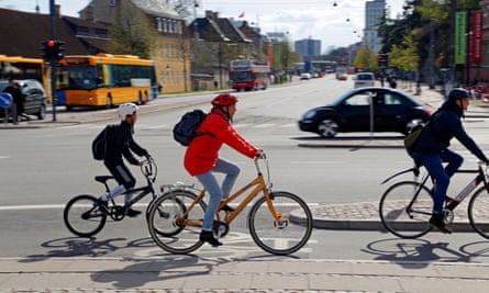 Ciclistas en Copenhague, Dinamarca.
