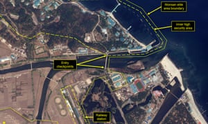 Lo que describe el proyecto de vigilancia 38 Corea del Norte con sede en Washington como una estación de liderazgo que sirve al complejo norcoreano del líder norcoreano Kim Jong Un se ve en una imagen de satélite con gráficos tomados de Wonsan , en Corea del Norte el 15 de abril de 2020.