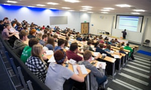 Estudiantes en una conferencia en la Universidad de Aberystwyth antes de la pandemia.