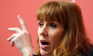 Angela Rayner aborda una estampida en Birmingham durante la carrera de liderazgo del Partido Laborista en marzo