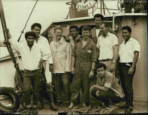 Peter Warner (tercero a la izquierda) con su tripulación: David, John, Luke, Bill, Stephen, Jim, Kolo y Mano en 1968.