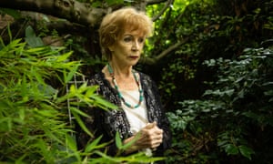 La novelista irlandesa Edna O’Brien fotografiada en su casa en Londres en 2015.