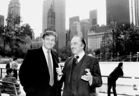 Donald Trump y su padre en la ciudad de Nueva York en la década de 1980.