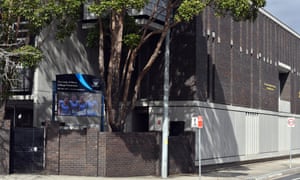 Our Lady of Mercy College en Parramatta, NSW está vinculado a tres casos y está cerrado hasta el 24 de agosto.