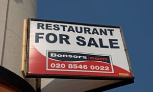 Un cartel de 'restaurante en venta' en Surrey