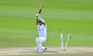 Naseem Shah es interpretado por Jofra Archer e Inglaterra necesita 277 para ganar.