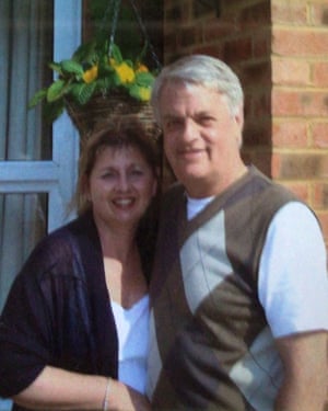 Karen Wilson con su esposo Julian.