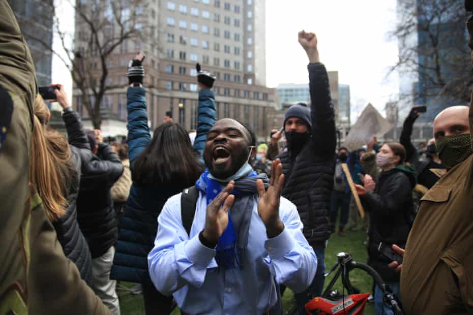 En Minneapolis, las celebraciones estallaron por la noticia de un veredicto de culpabilidad.
