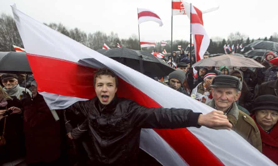 Raman Pratasevich en un mitin de la oposición en Minsk, Bielorrusia, en 2012.