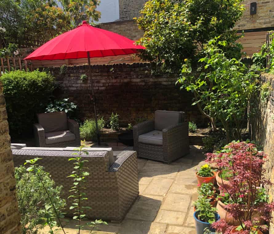 El jardín transformado del apartamento de Heidi Fitchett en Londres