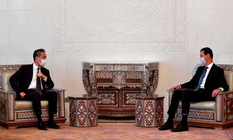 Wang Yi y Bashar al-Assad.