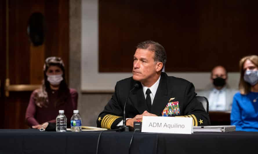 Almirante John Aquilino en una audiencia del Comité de Servicios Armados del Senado