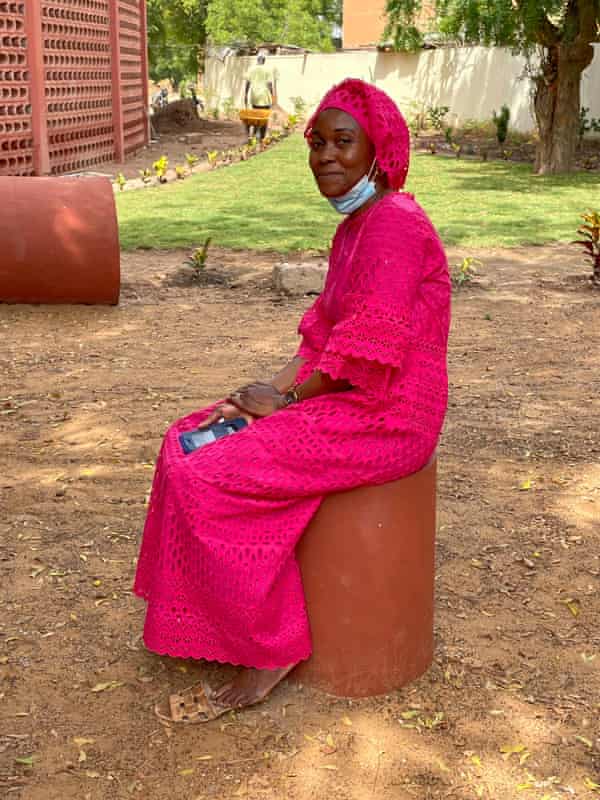 “Recientemente encontré a un pariente que se estaba bañando aquí.  Somos un hospital, no una casa '… Dra. Thérèse-Aida Ndiaye, directora del hospital.