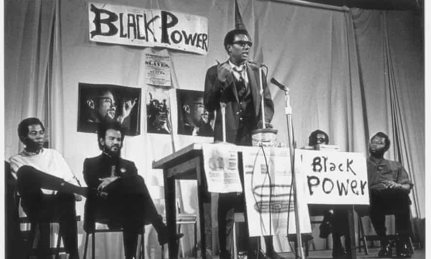 Horace Ové Stokely Carmichael pronuncia un discurso sobre el Poder Negro en el Congreso de Dialéctica de la Liberación, Round House, Londres en 1967.