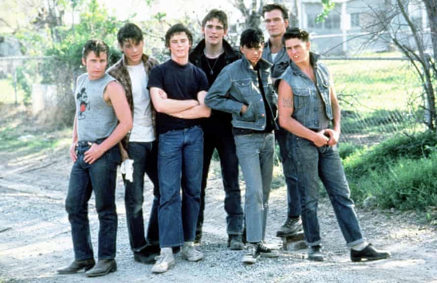 Desconocido… Emilio Estevez, Rob Lowe, C Thomas Howell, Matt Dillon, Ralph Macchio, Patrick Swayze y Tom Cruise en The Outsiders.