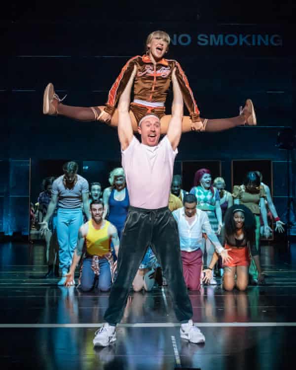 Una revisión de Chorus Line: una emocionante combinación de movimientos ...