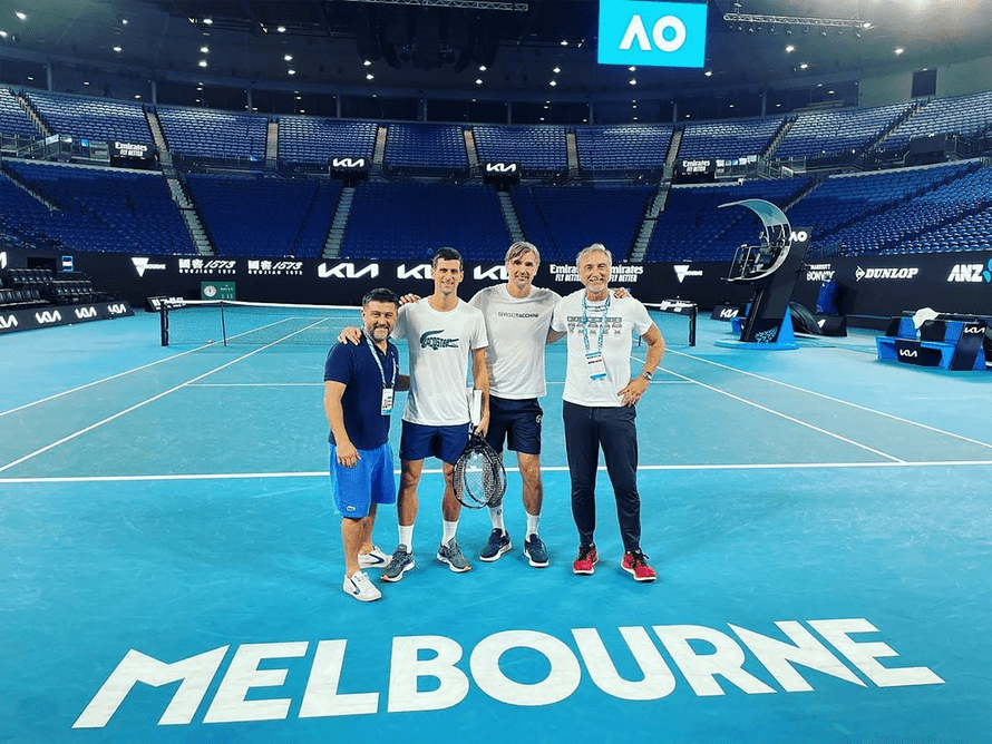 Novak Djokovic publicó esta foto después de su liberación de la detención en Melbourne y su regreso a los entrenamientos.
