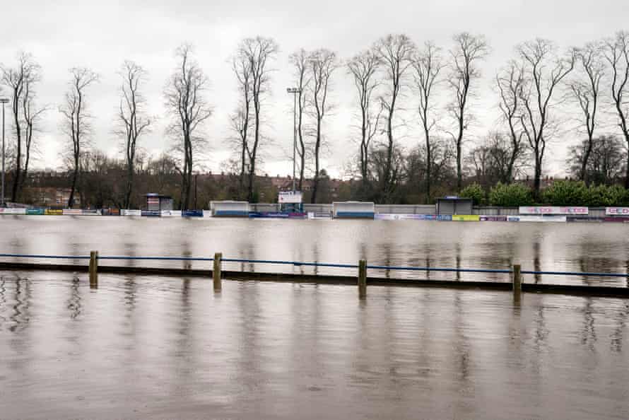 La tierra inundada en Tadcaster Albion después de que el río Wharfe se desbordara.