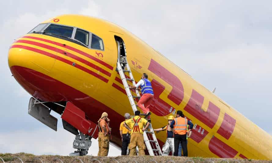 Avión de carga de DHL tras aterrizaje de emergencia en Costa Rica