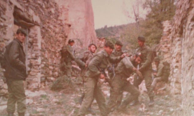 Soldados entrenando en Fraguas y destruyendo el pueblo en los años 80 