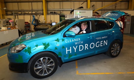 El ex primer ministro Boris Johnson probó un automóvil de hidrógeno en el Centro Industrial de la Universidad de Sunderland en 2020.