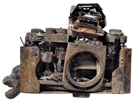 Una cámara derretida perteneciente a Terry Murphy de Louisville, Colorado, EE. UU.