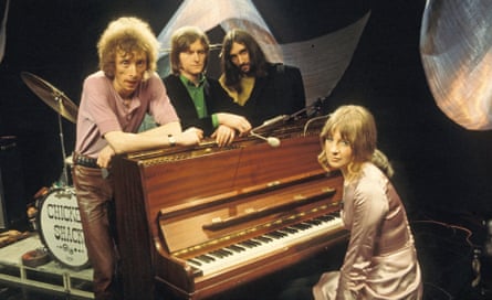 Christine Perfect al piano en 1968 con Chicken Shack.